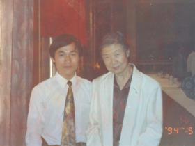 湯傳忠與于若木女士（陳云同志夫人，著名營(yíng)養(yǎng)專(zhuān)家）合影